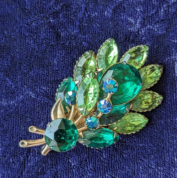 Jewelry - Vintage Flower Brooch With Aurora Borealis And Czech Crystals